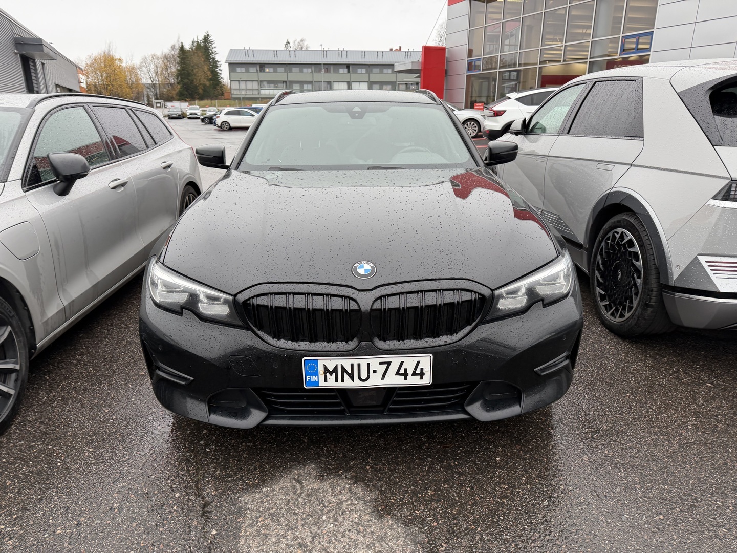 BMW - 330 - G21 Touring 330e xDrive A Charged Edition Sport - Farmari