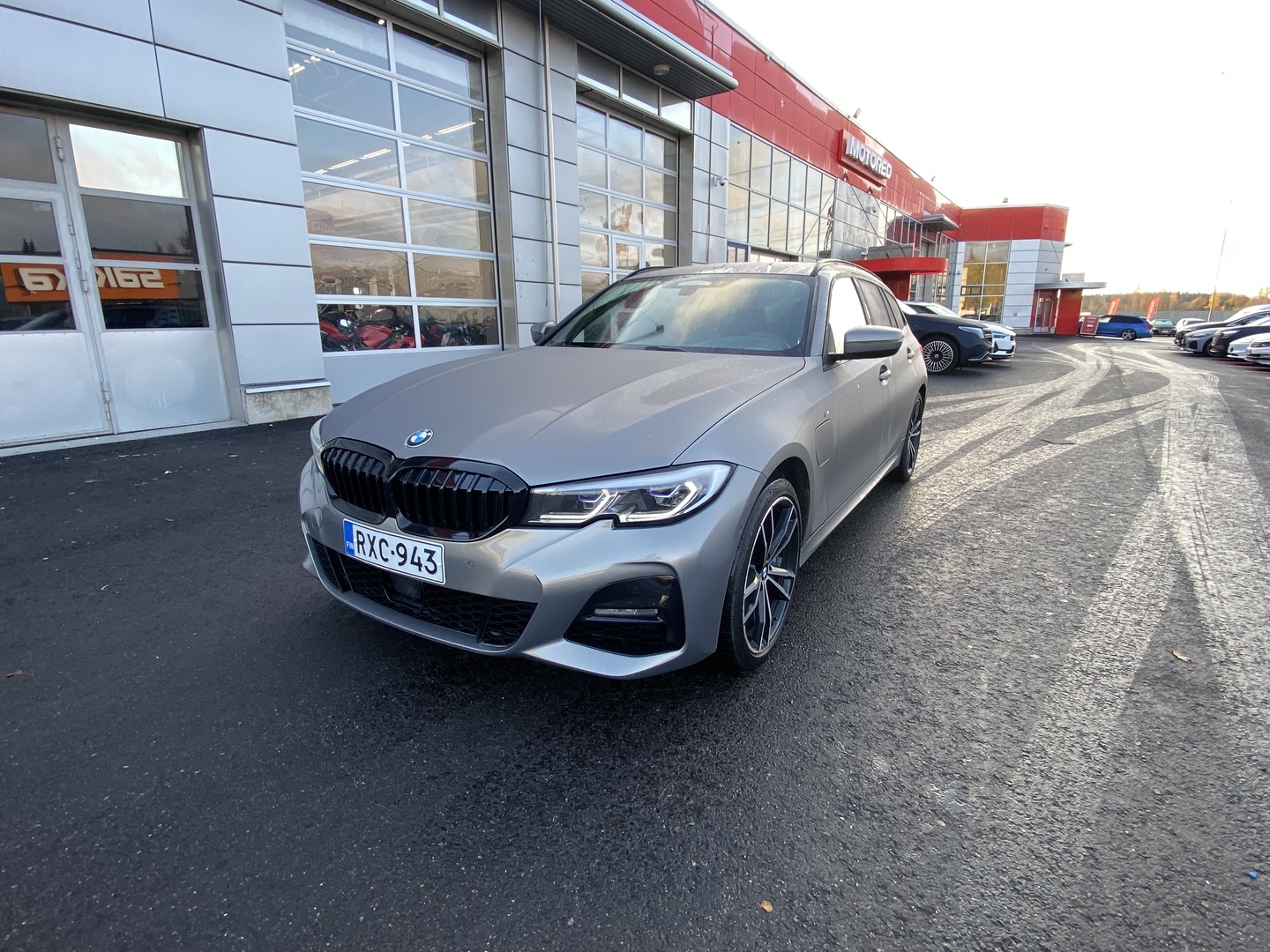 BMW - 330 - G21 Touring 330e xDrive A Charged Edition M Sport - Farmari