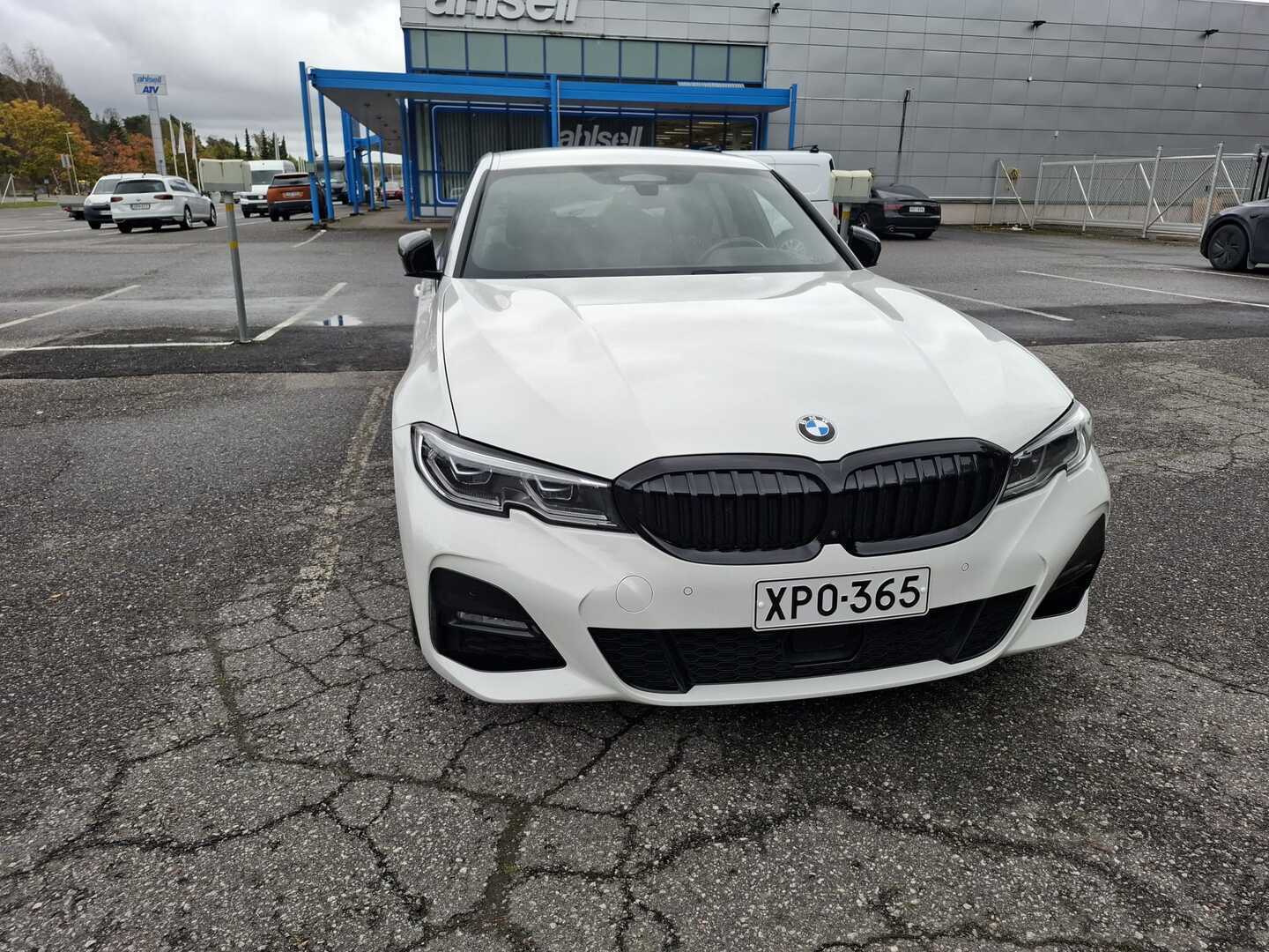 BMW - 330 - G20 Sedan 330e A Charged Edition M Sport - Sedan