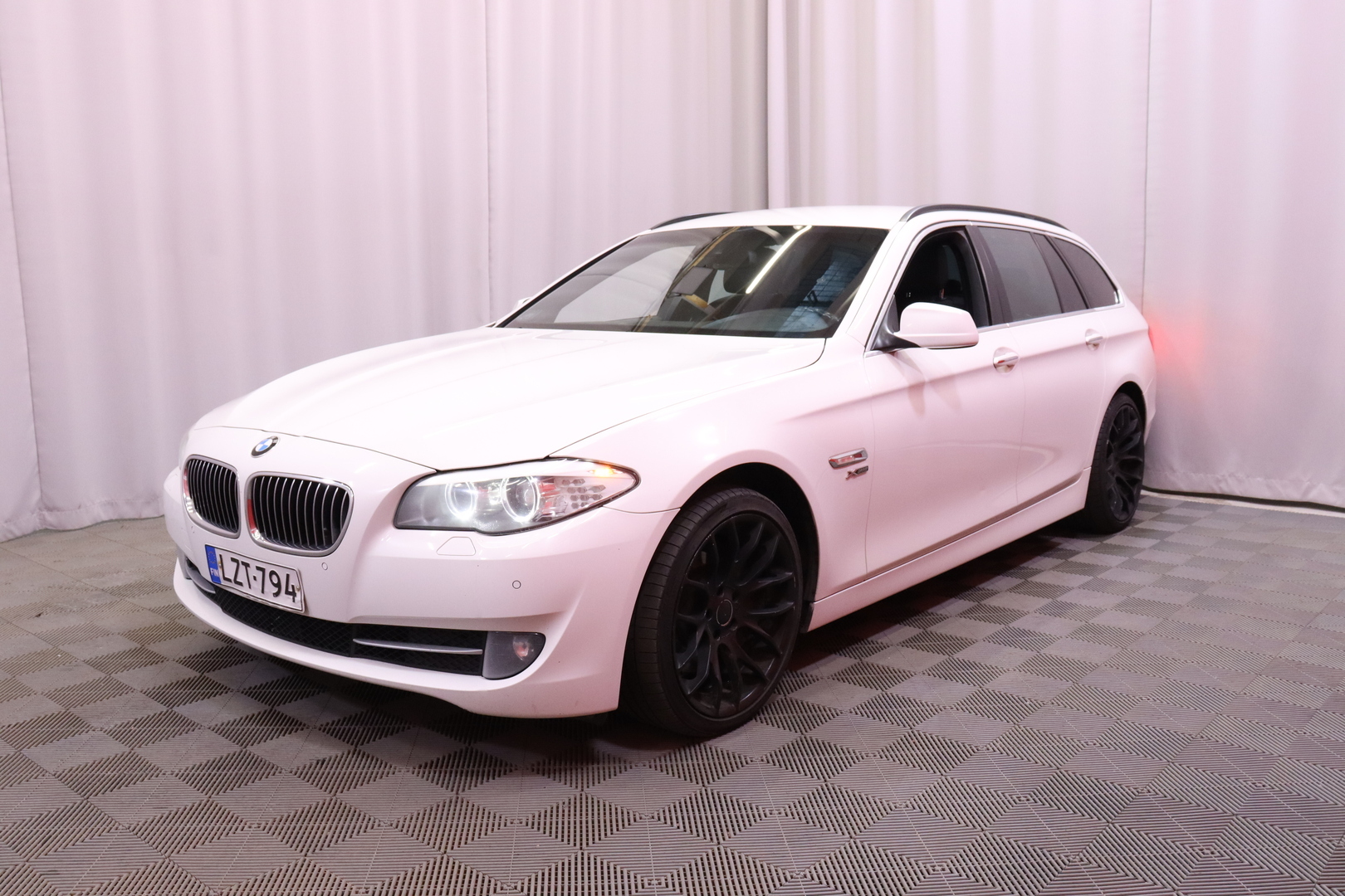 BMW - 525 - TwinPower Turbo Sport A xDrive F11 Touring Business - Farmari