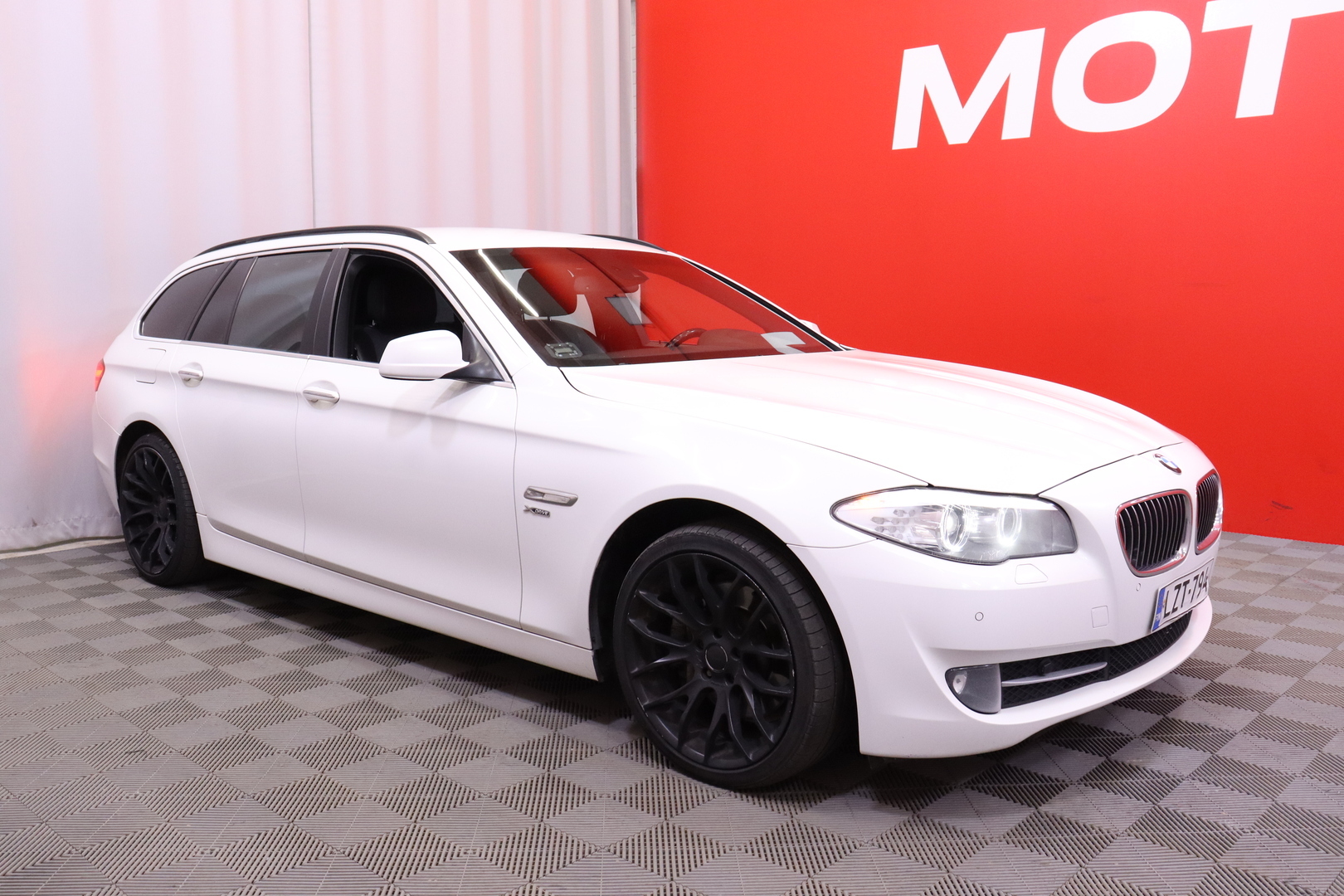 BMW - 525 - TwinPower Turbo Sport A xDrive F11 Touring Business - Farmari