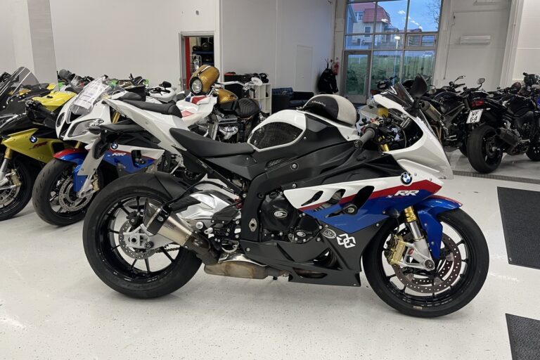 BMW S