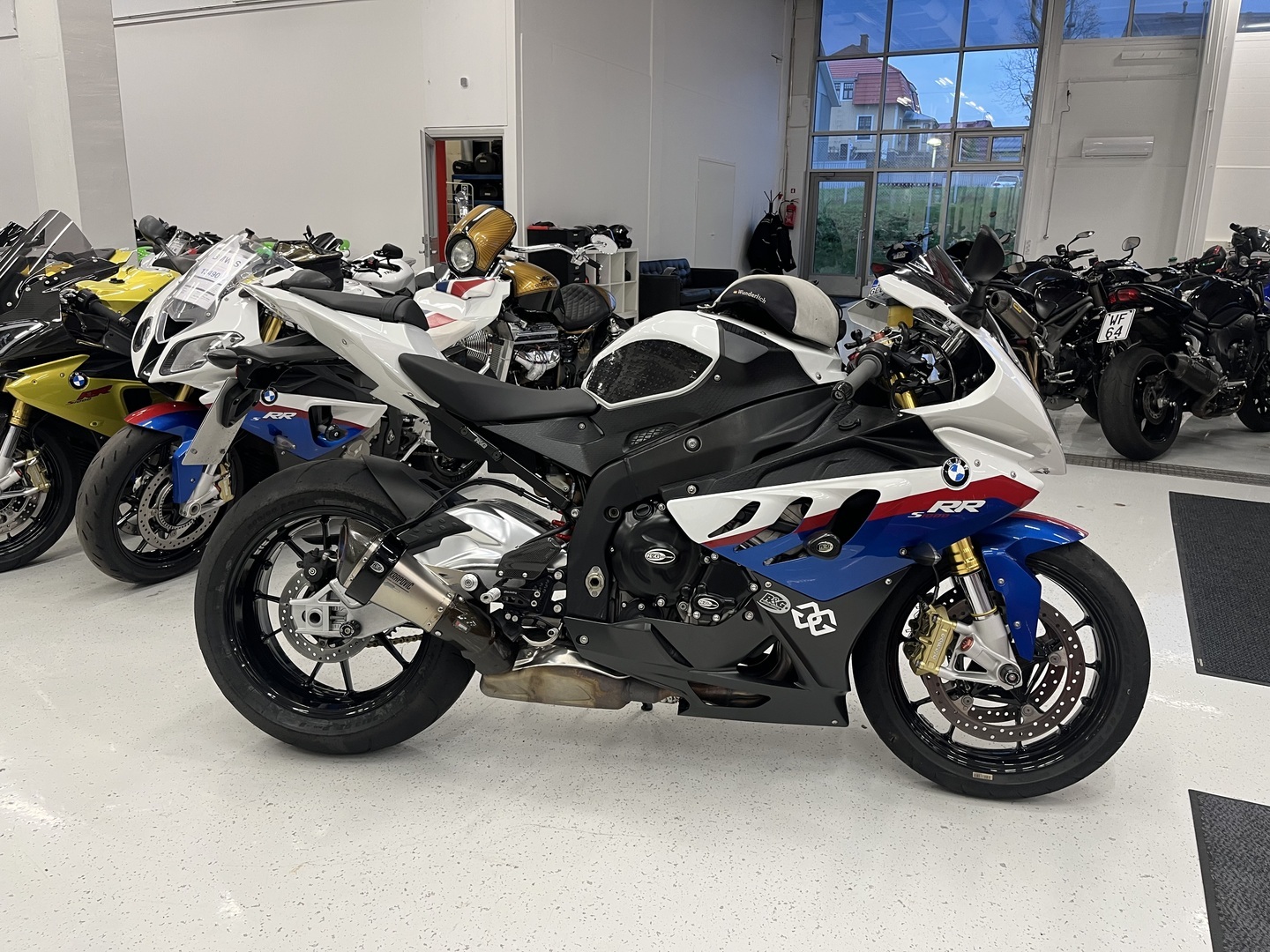 BMW - S - 1000RR // Juuri saapunut! / Suomipyörä / Ratapalikkaa! / Akrapovic / RG Tapit / Tankkilaukku // - Moottoripyörä