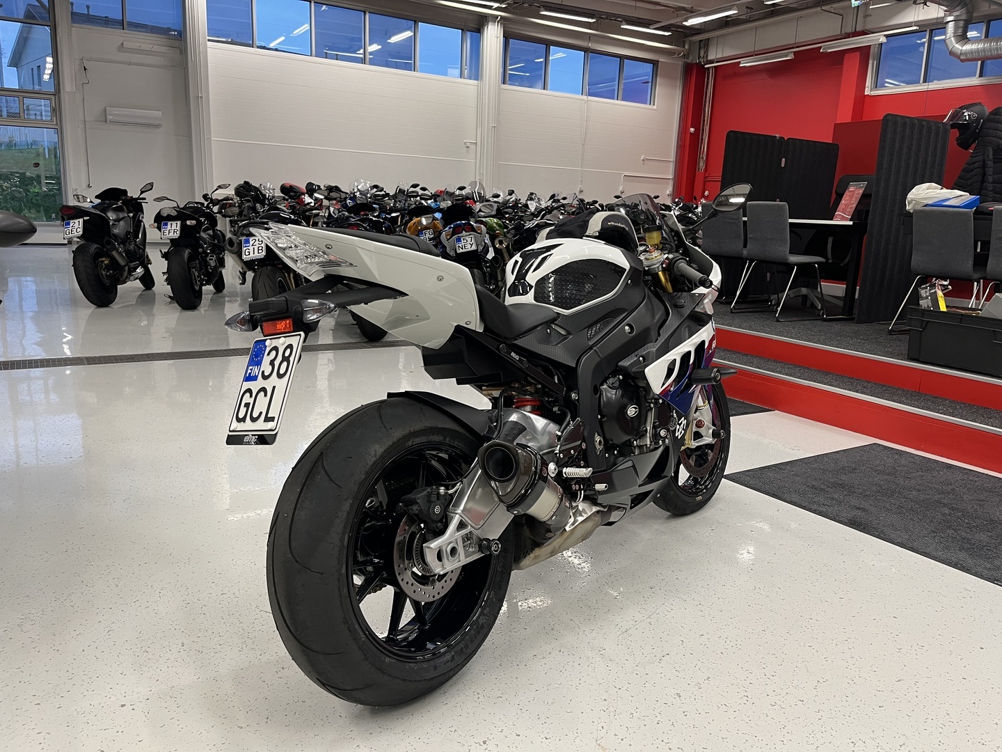 BMW - S - 1000RR // Juuri saapunut! / Suomipyörä / Ratapalikkaa! / Akrapovic / RG Tapit / Tankkilaukku // - Moottoripyörä