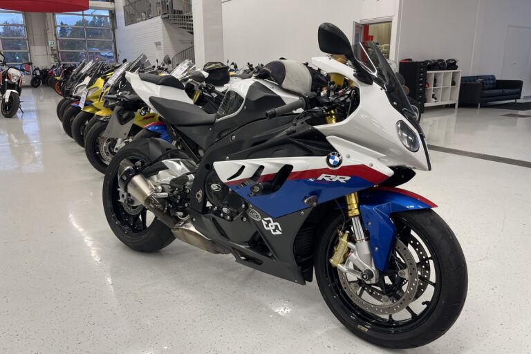 BMW - S - 1000RR // Juuri saapunut! / Suomipyörä / Ratapalikkaa! / Akrapovic / RG Tapit / Tankkilaukku // - Moottoripyörä