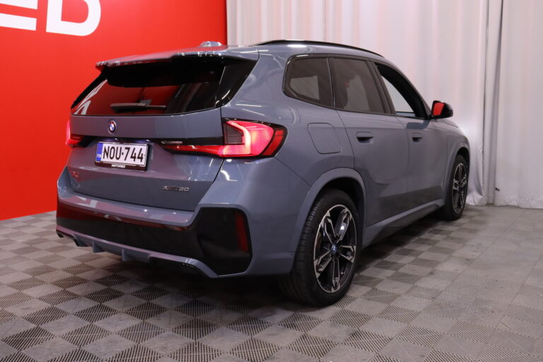 BMW iX1