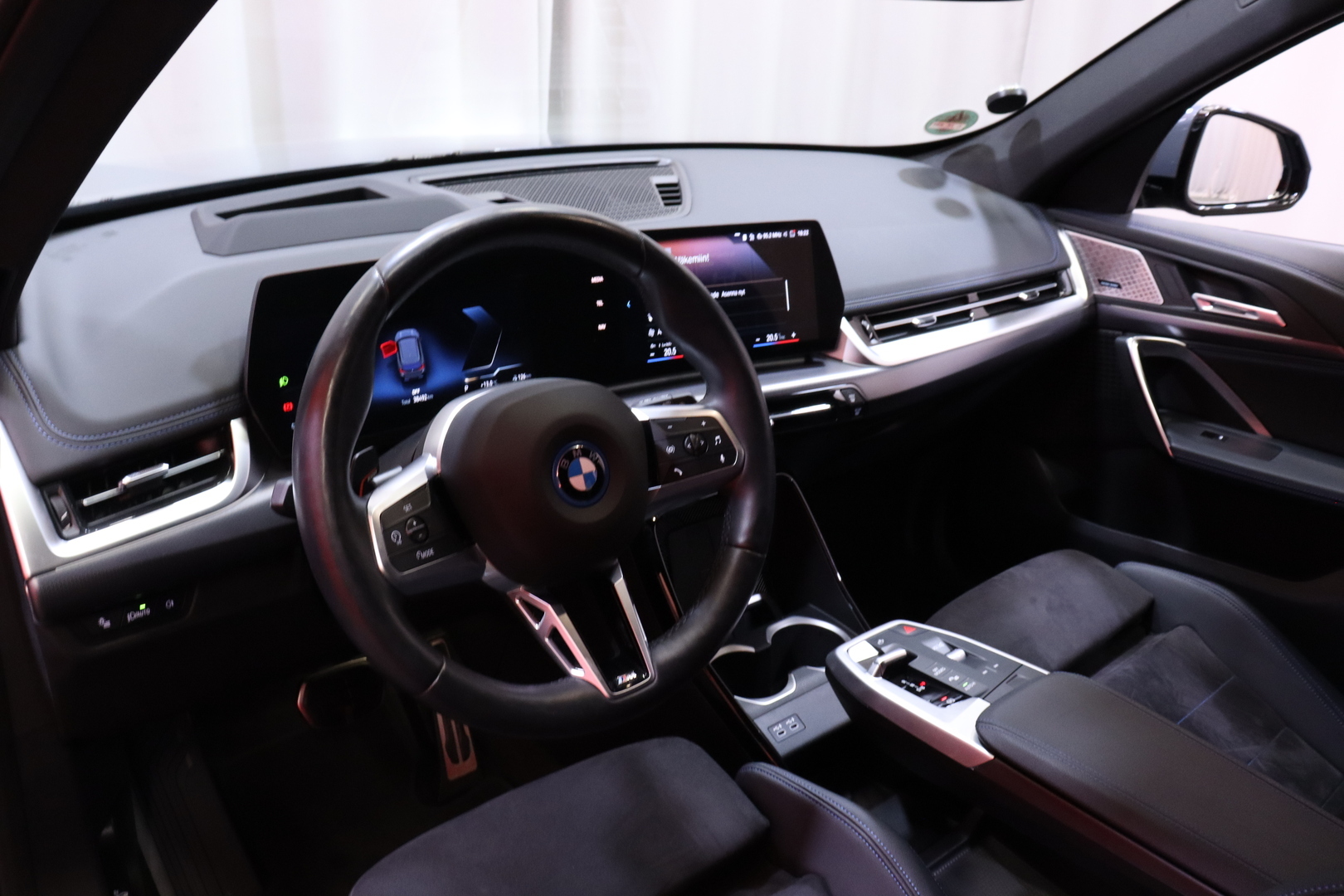 BMW - iX1 - U11 30 xDrive Fully Charged M Sport - Maastoauto