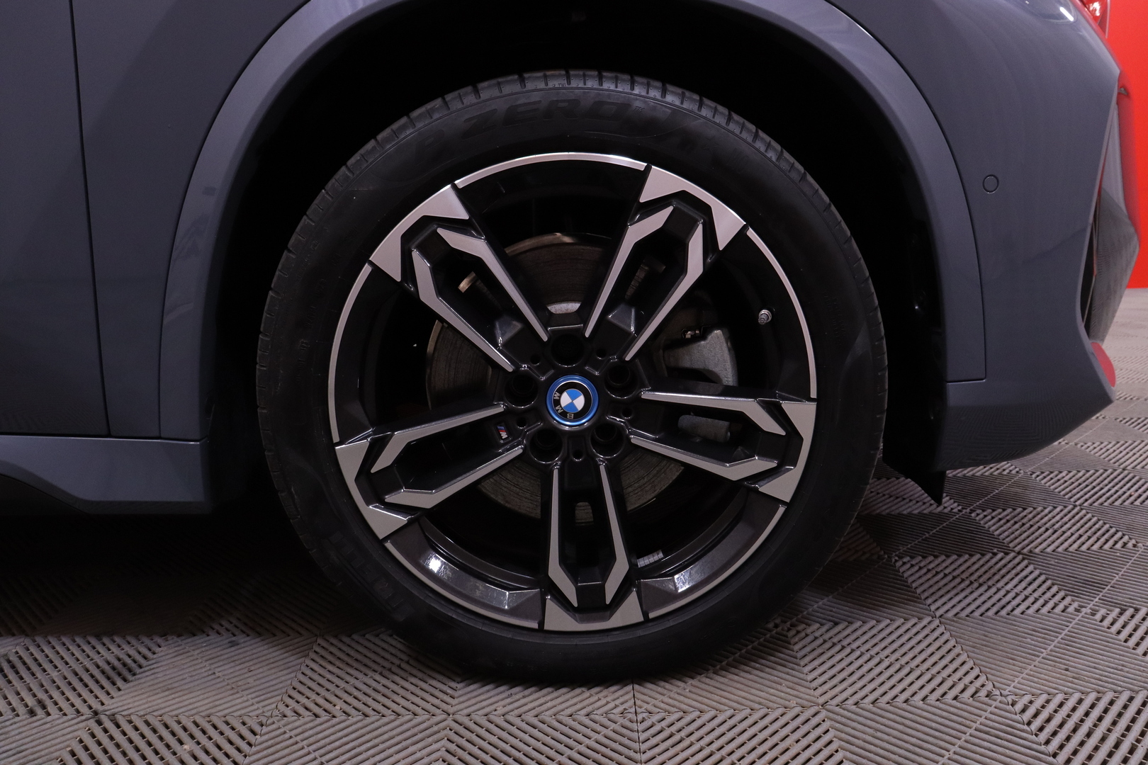 BMW - iX1 - U11 30 xDrive Fully Charged M Sport - Maastoauto