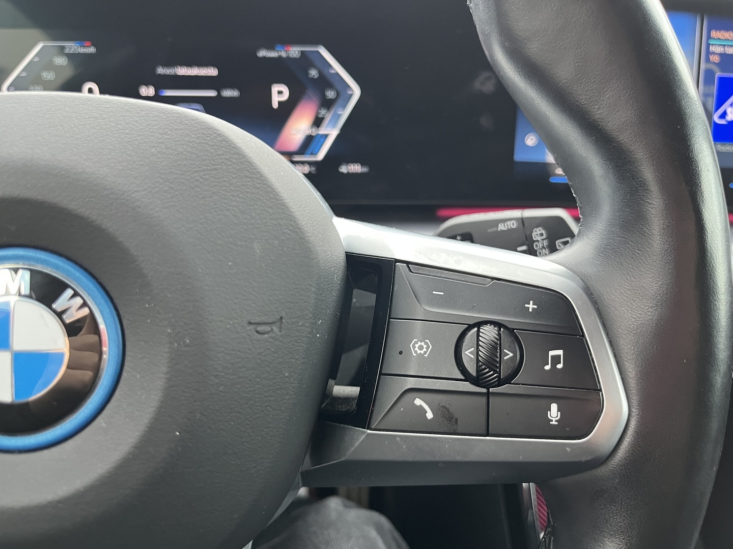 BMW - iX1 - U11 30 xDrive M Sport - Maastoauto