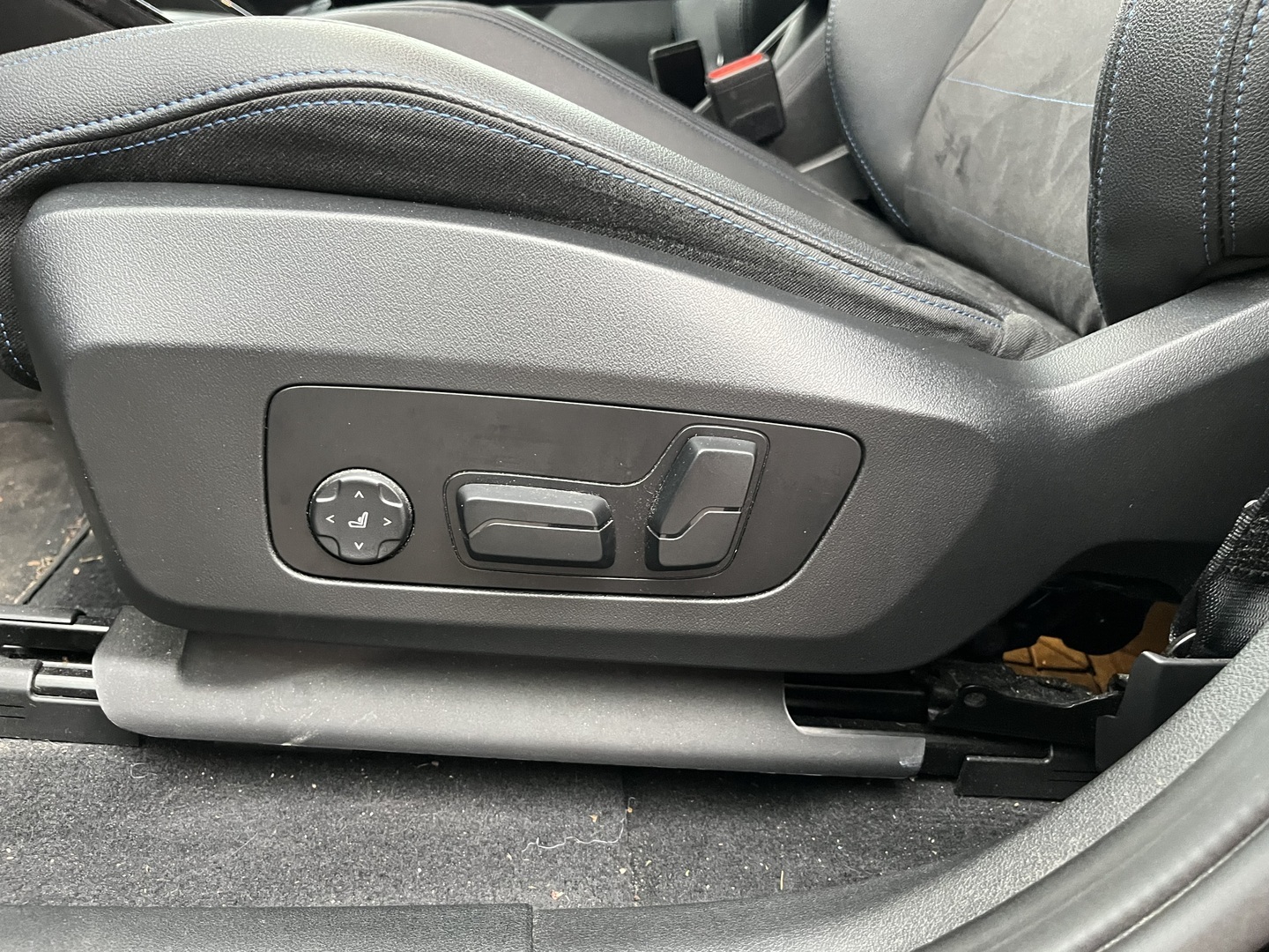 BMW - iX1 - U11 30 xDrive M Sport - Maastoauto