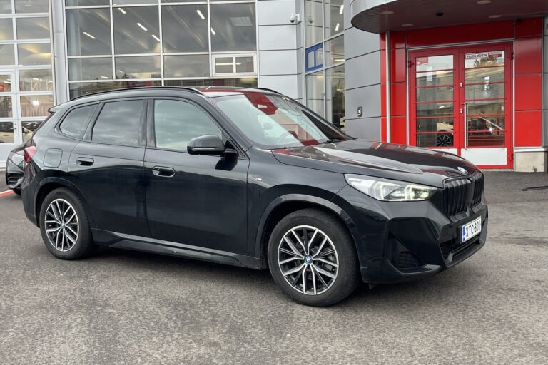 BMW - iX1 - U11 30 xDrive M Sport - Maastoauto