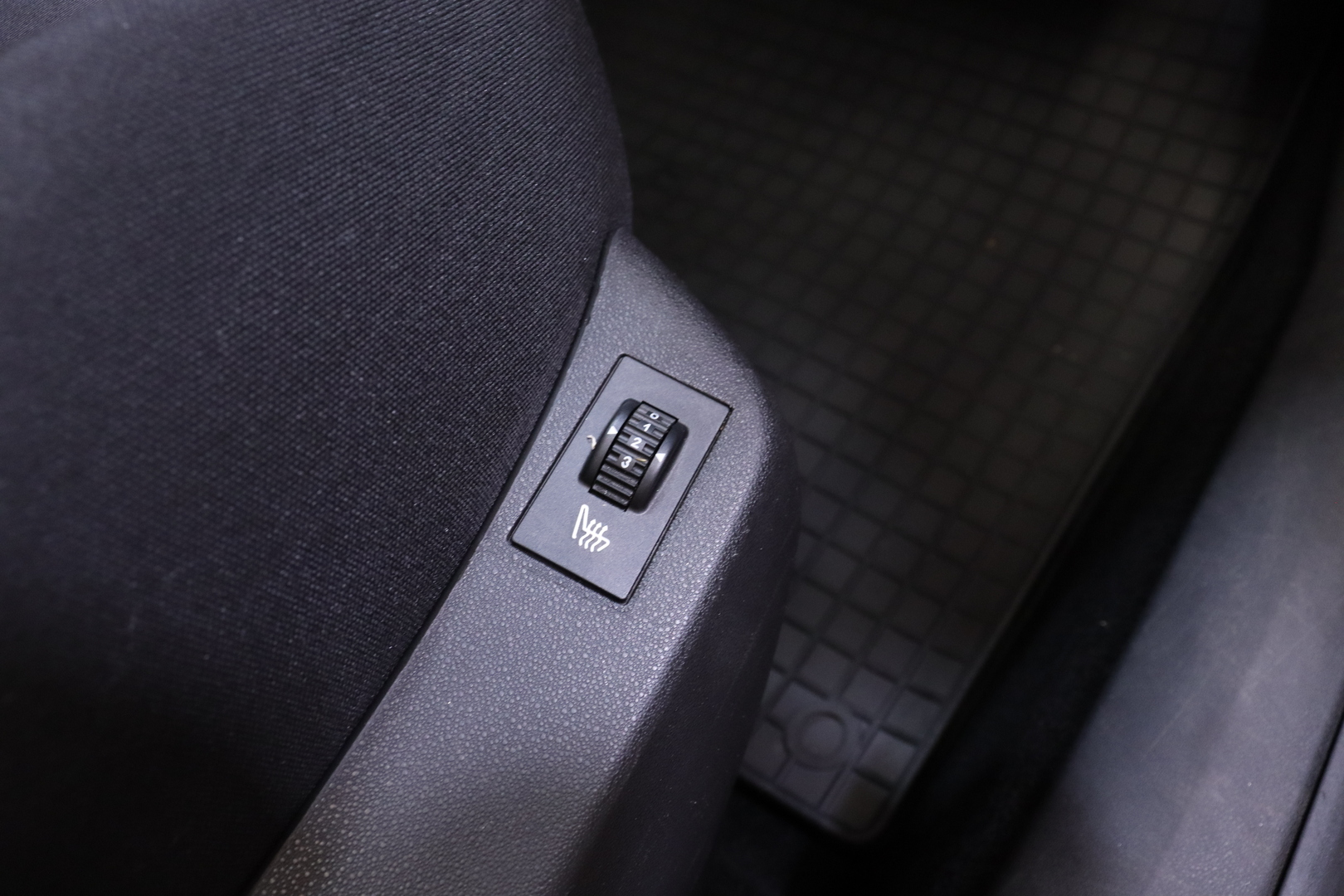 Citroen - C4 - VTi 120 Attraction - Viistoperä