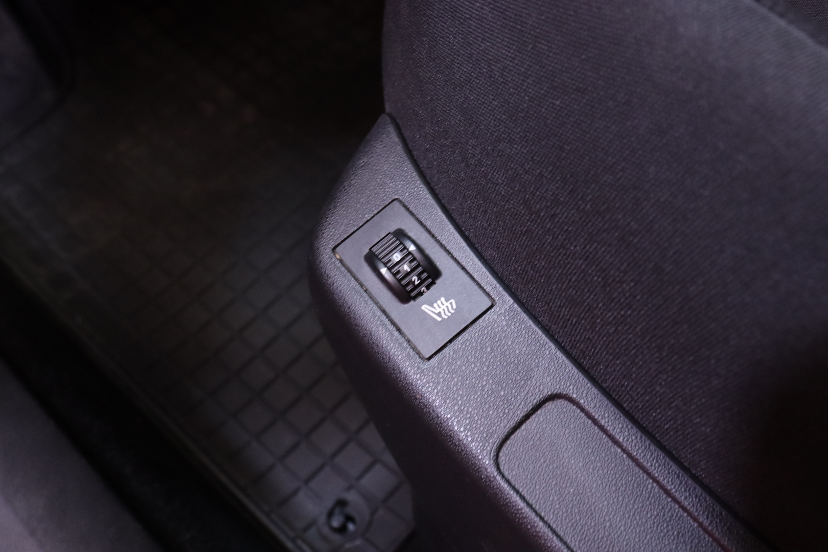 Citroen - C4 - VTi 120 Attraction - Viistoperä