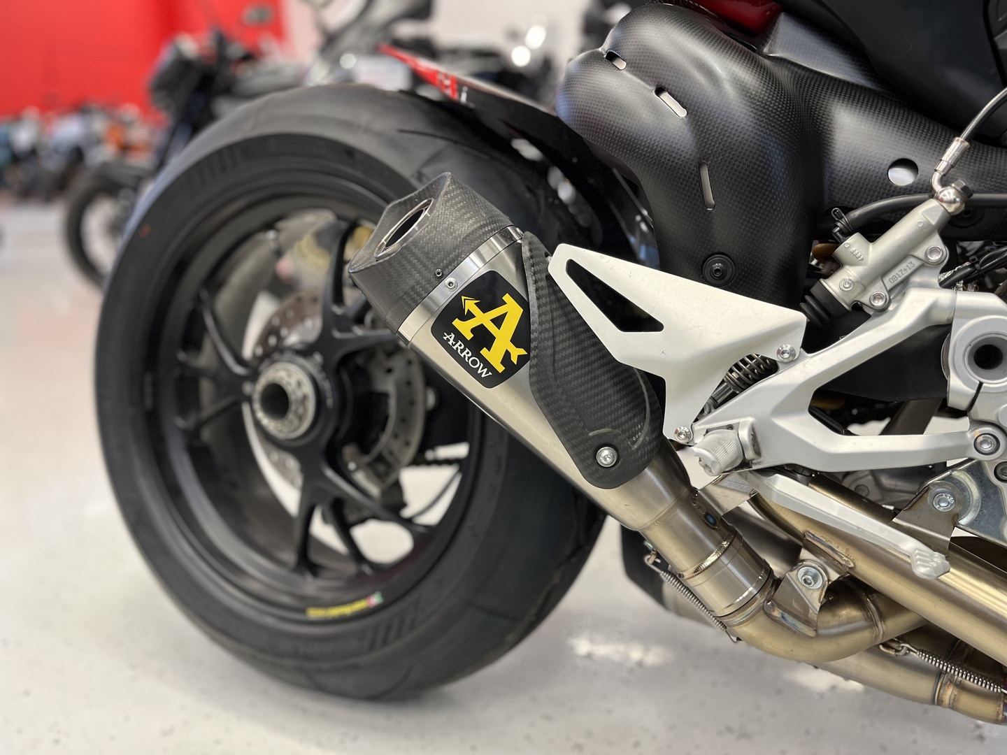 Ducati - Streetfighter - V4 S // Arrow / Supercorsa / Huoltokirja // - Moottoripyörä