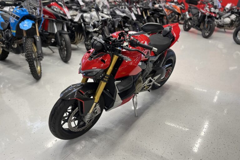 Ducati - Streetfighter - V4 S // Arrow / Supercorsa / Huoltokirja // - Moottoripyörä