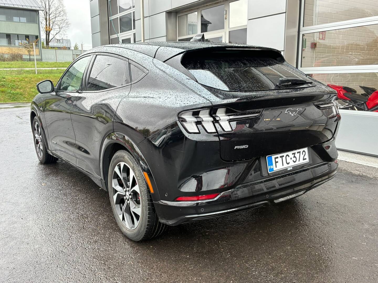 Ford - Mustang - Mach-E Premium 98 kWh - Viistoperä