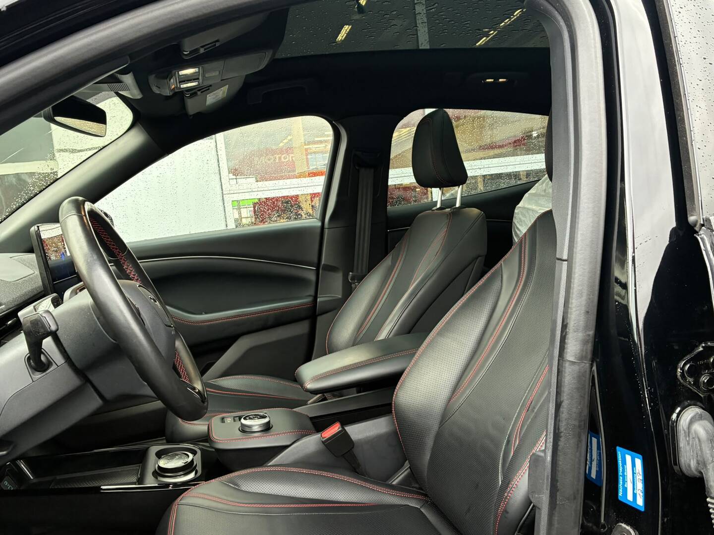 Ford - Mustang - Mach-E Premium 98 kWh - Viistoperä