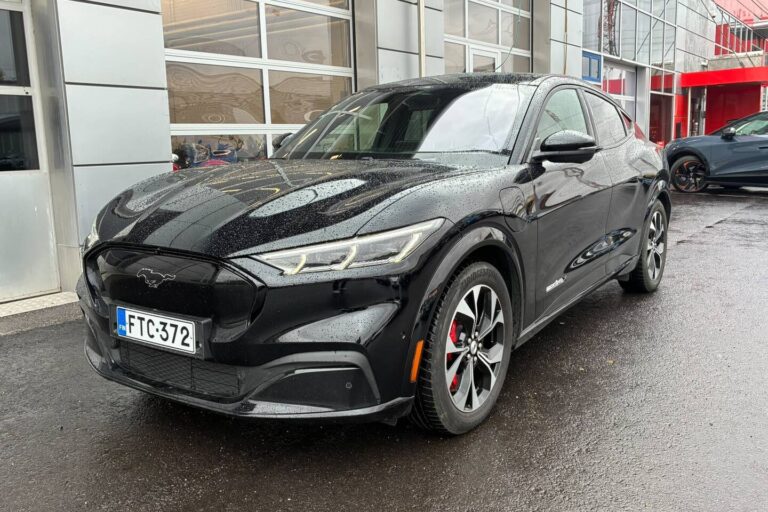 Ford - Mustang - Mach-E Premium 98 kWh - Viistoperä