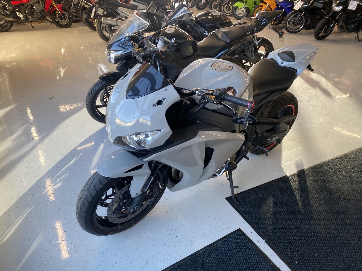 Honda - CBR - 1000 RR Fireblade // Juuri saapunut! / Suomipyörä / Huoltokirja / Kaatumatapit / Yoshimura // - Moottoripyörä