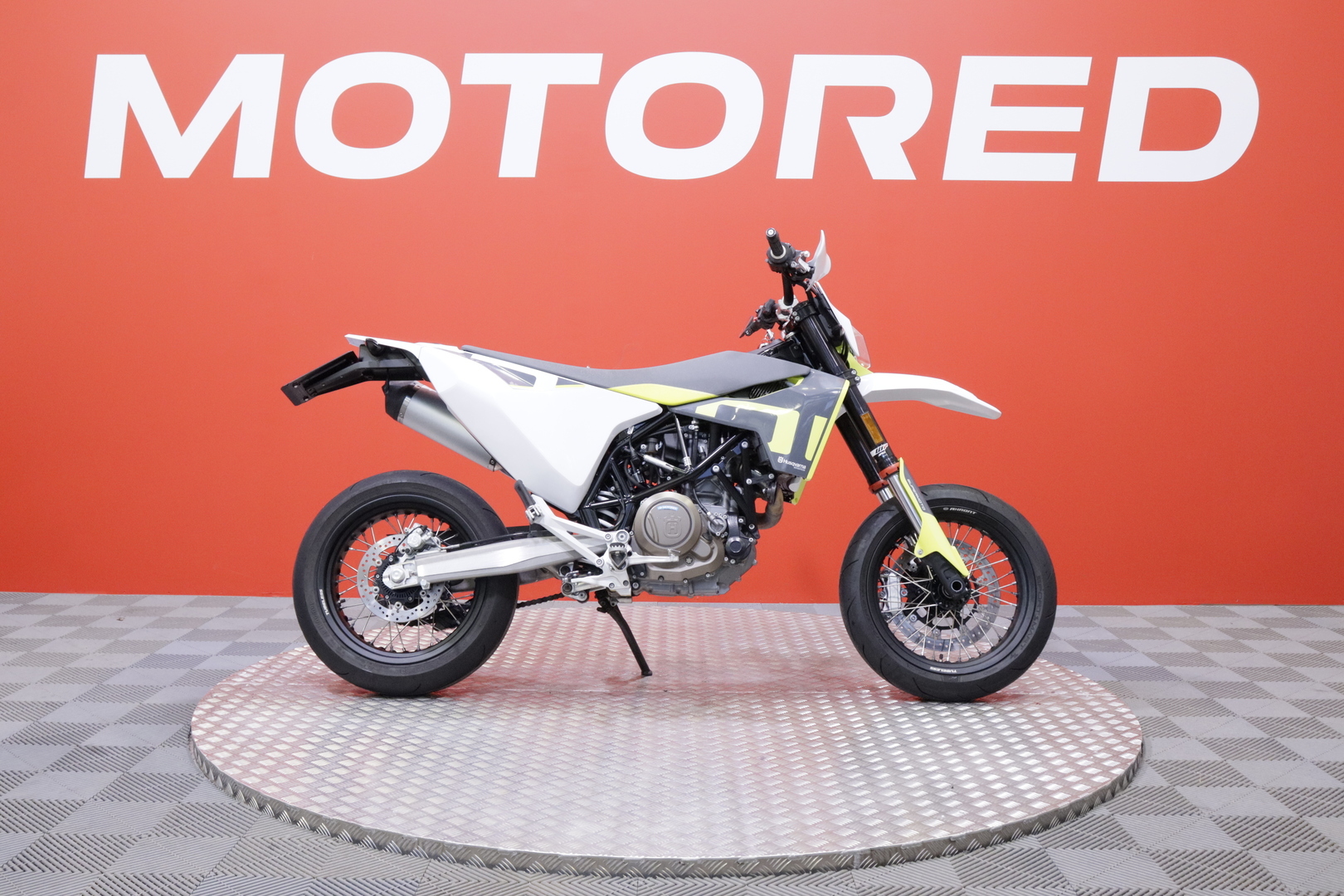 Husqvarna - 701 - Supermoto // Huoltokirja / Arrow / TC // - Moottoripyörä