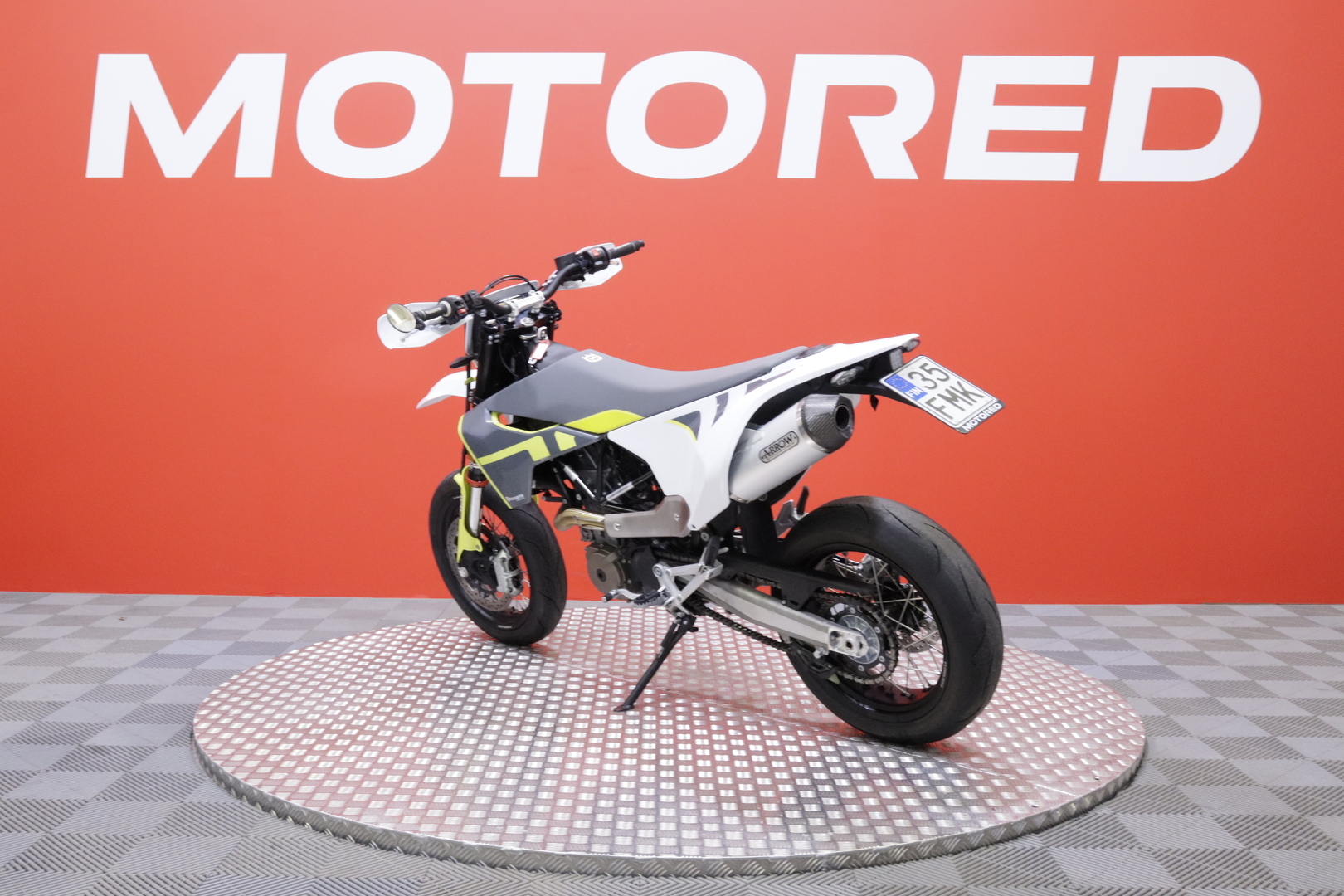 Husqvarna - 701 - Supermoto // Huoltokirja / Arrow / TC // - Moottoripyörä