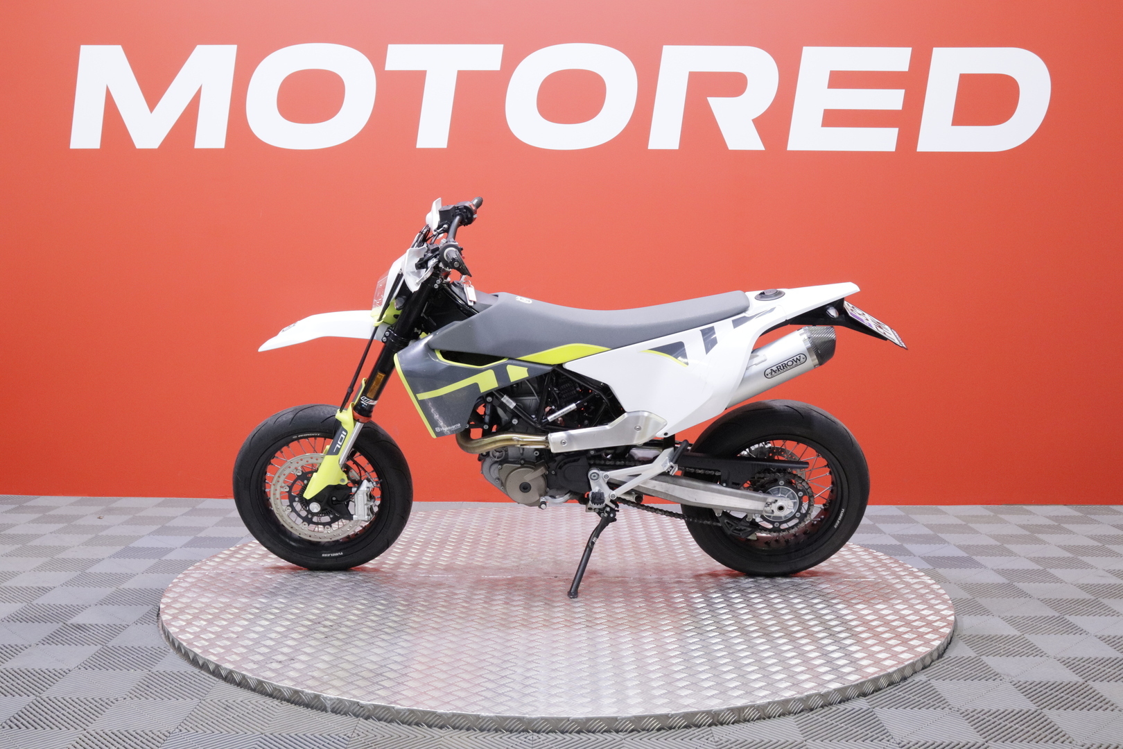 Husqvarna - 701 - Supermoto // Huoltokirja / Arrow / TC // - Moottoripyörä