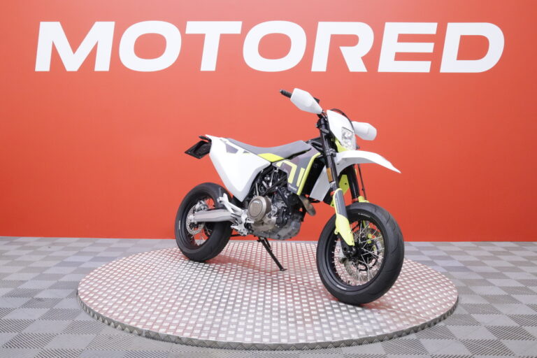 Husqvarna - 701 - Supermoto // Huoltokirja / Arrow / TC // - Moottoripyörä