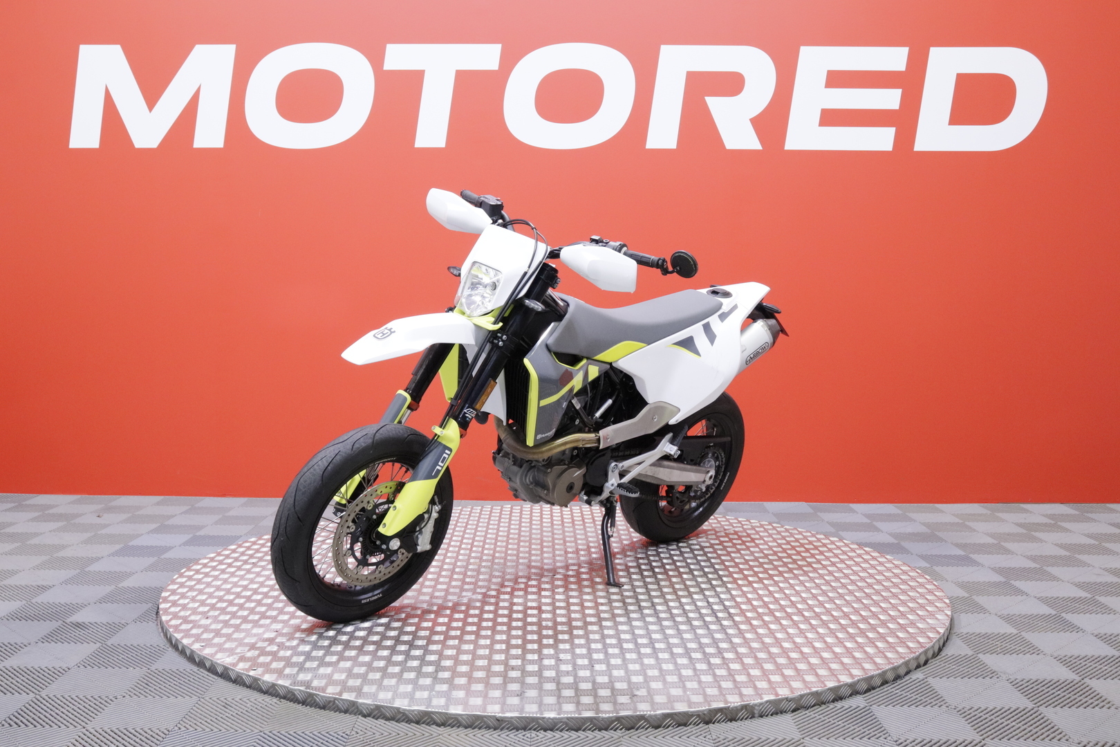 Husqvarna - 701 - Supermoto // Huoltokirja / Arrow / TC // - Moottoripyörä