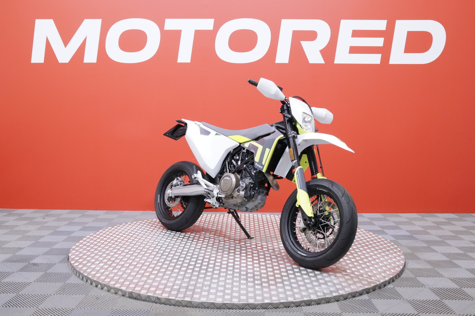 Husqvarna - 701 - Supermoto // Huoltokirja / Arrow / TC // - Moottoripyörä