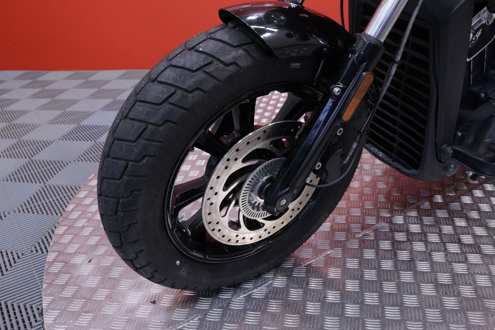INDIAN - SCOUT - Bobber // Rinehart / Huoltokirja / Suomi-pyörä // - Moottoripyörä