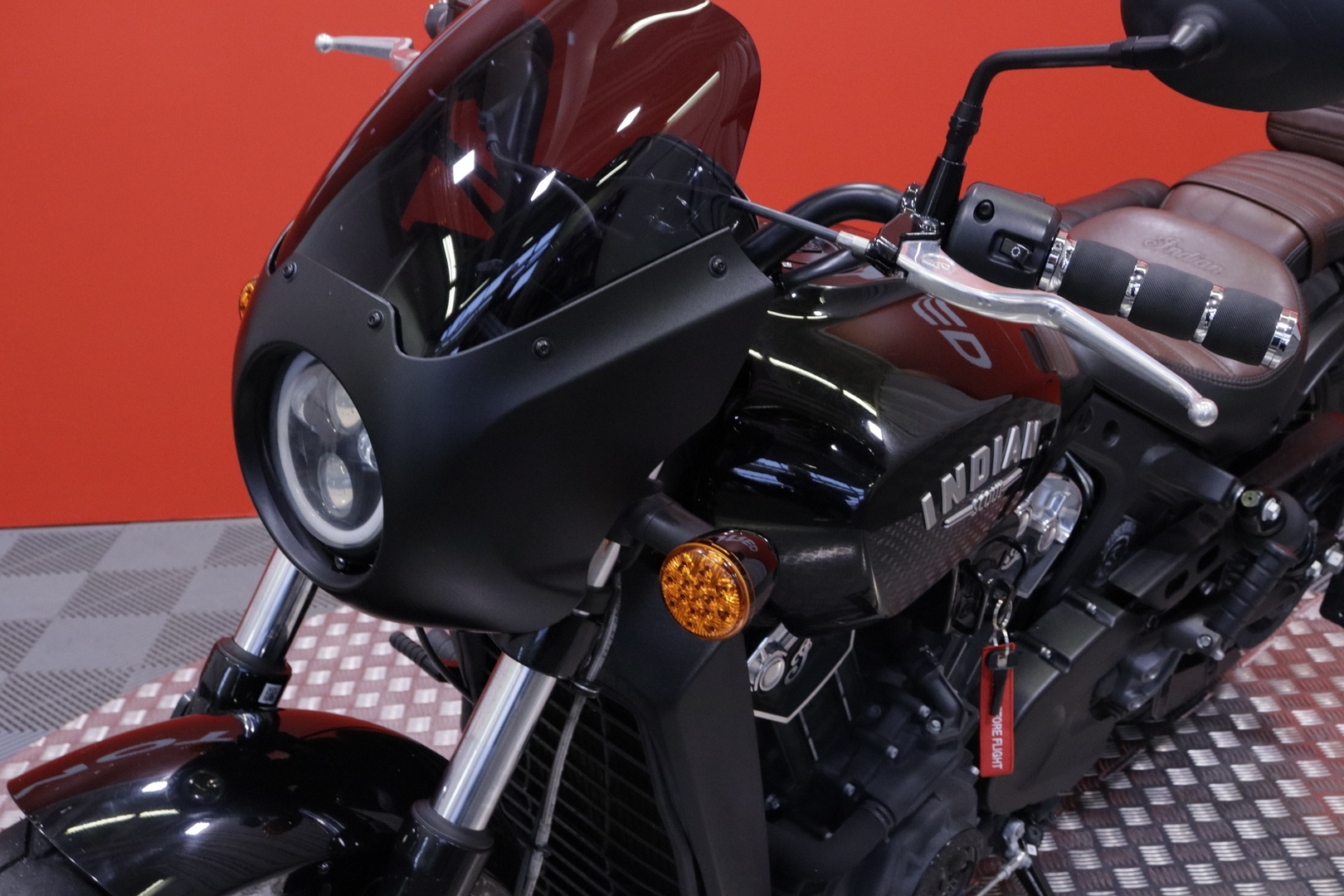 INDIAN - SCOUT - Bobber // Rinehart / Huoltokirja / Suomi-pyörä // - Moottoripyörä