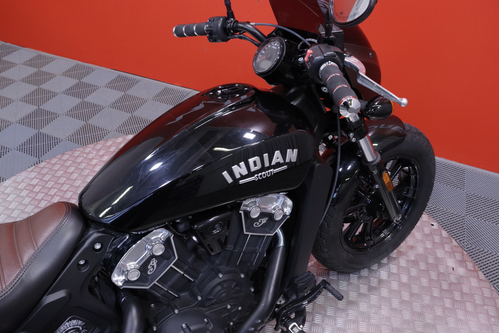 INDIAN - SCOUT - Bobber // Rinehart / Huoltokirja / Suomi-pyörä // - Moottoripyörä