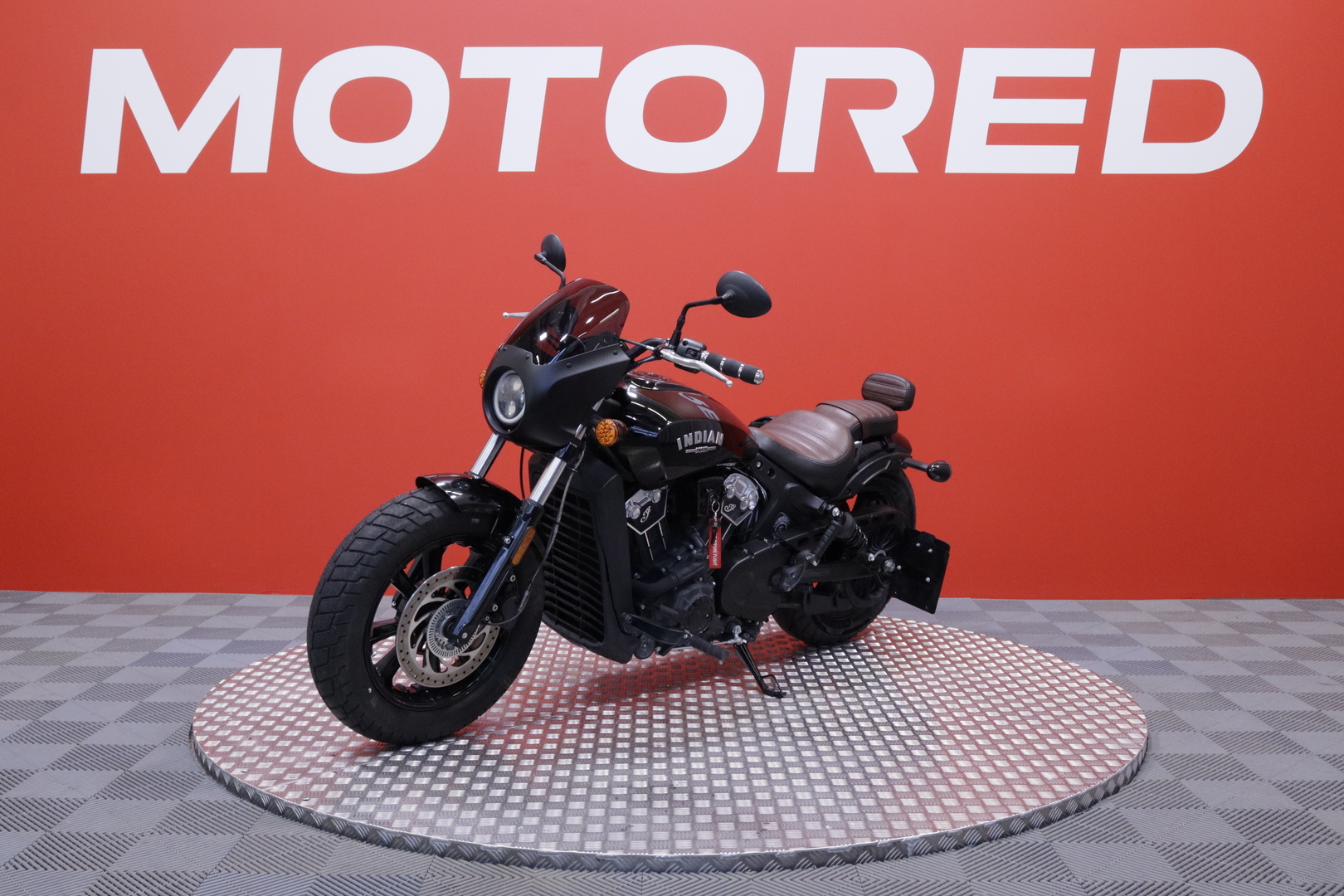 INDIAN - SCOUT - Bobber // Rinehart / Huoltokirja / Suomi-pyörä // - Moottoripyörä