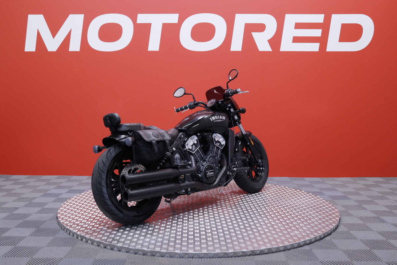 INDIAN - SCOUT - Bobber // Rinehart / Huoltokirja / Suomi-pyörä // - Moottoripyörä