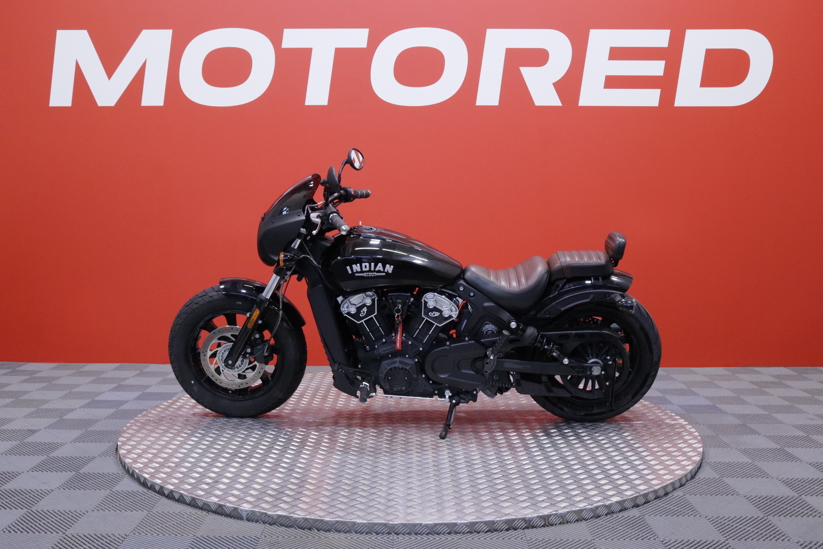 INDIAN - SCOUT - Bobber // Rinehart / Huoltokirja / Suomi-pyörä // - Moottoripyörä