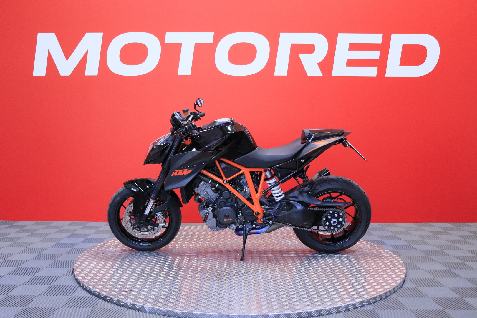 KTM - 1290 - Super Duke R // Vähän ajettu! / Huoltokirja / Akrapovic kokoputkisto / Ducktail / Ajomodet / ABS // - Moottoripyörä