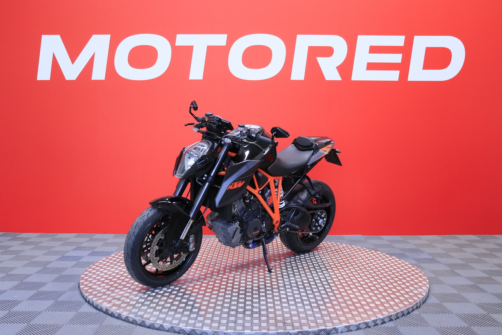 KTM - 1290 - Super Duke R // Vähän ajettu! / Huoltokirja / Akrapovic kokoputkisto / Ducktail / Ajomodet / ABS // - Moottoripyörä