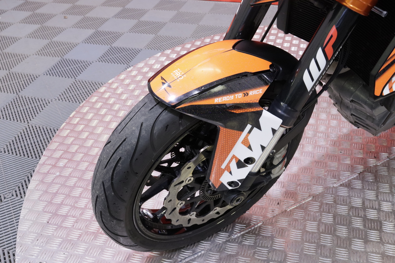 KTM - 1290 - Super Duke R // Huoltokirja / Akrapovic / MTC / Ajomodet // - Moottoripyörä