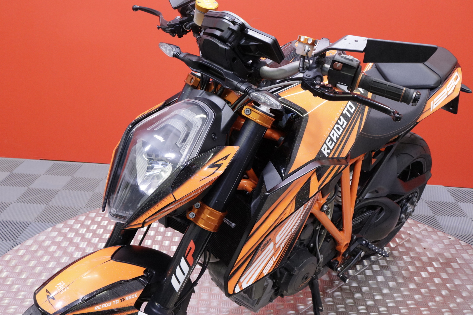 KTM - 1290 - Super Duke R // Huoltokirja / Akrapovic / MTC / Ajomodet // - Moottoripyörä