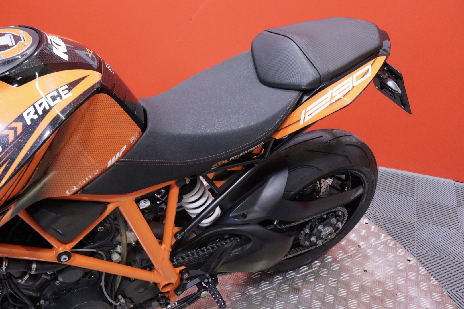 KTM - 1290 - Super Duke R // Huoltokirja / Akrapovic / MTC / Ajomodet // - Moottoripyörä