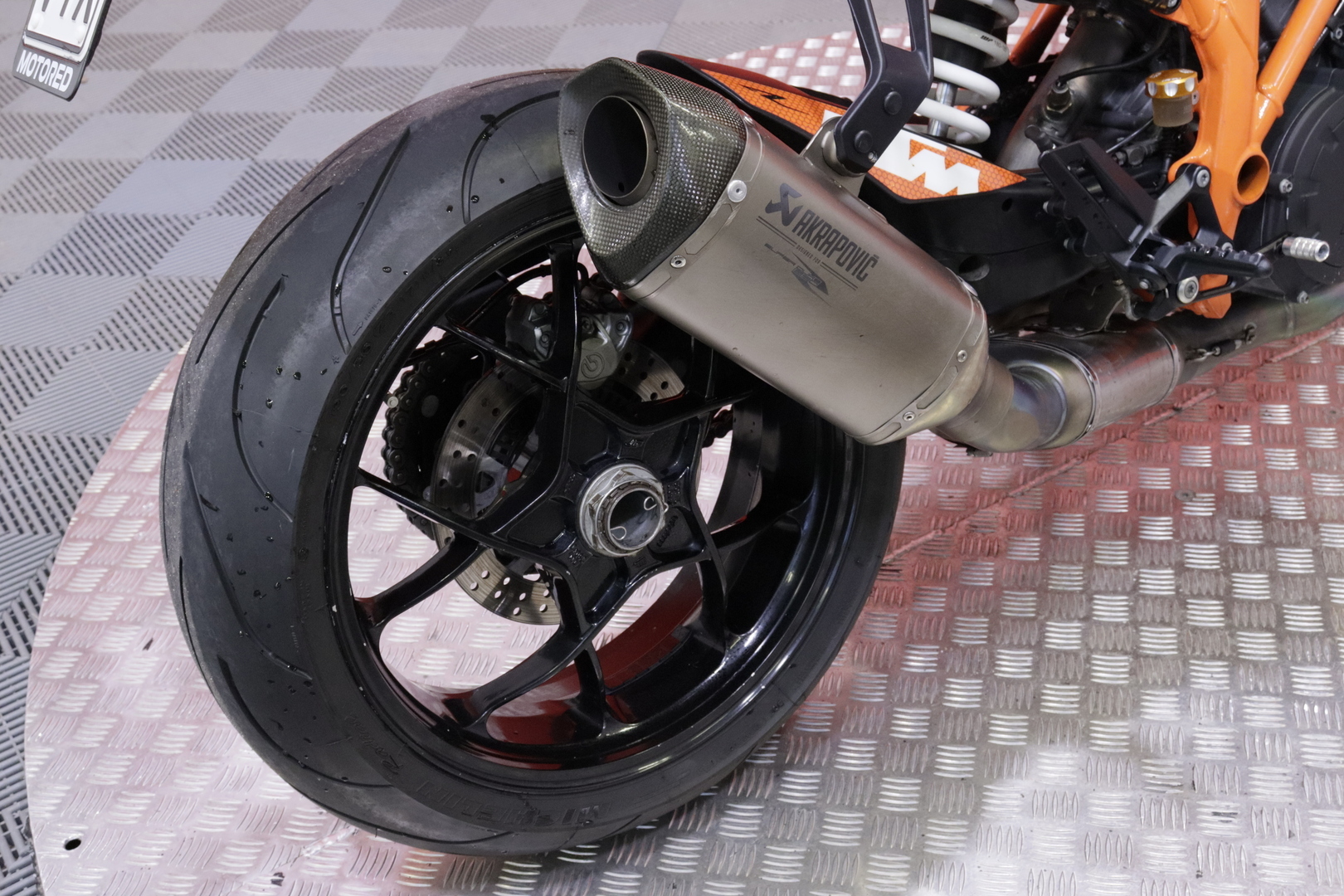 KTM - 1290 - Super Duke R // Huoltokirja / Akrapovic / MTC / Ajomodet // - Moottoripyörä