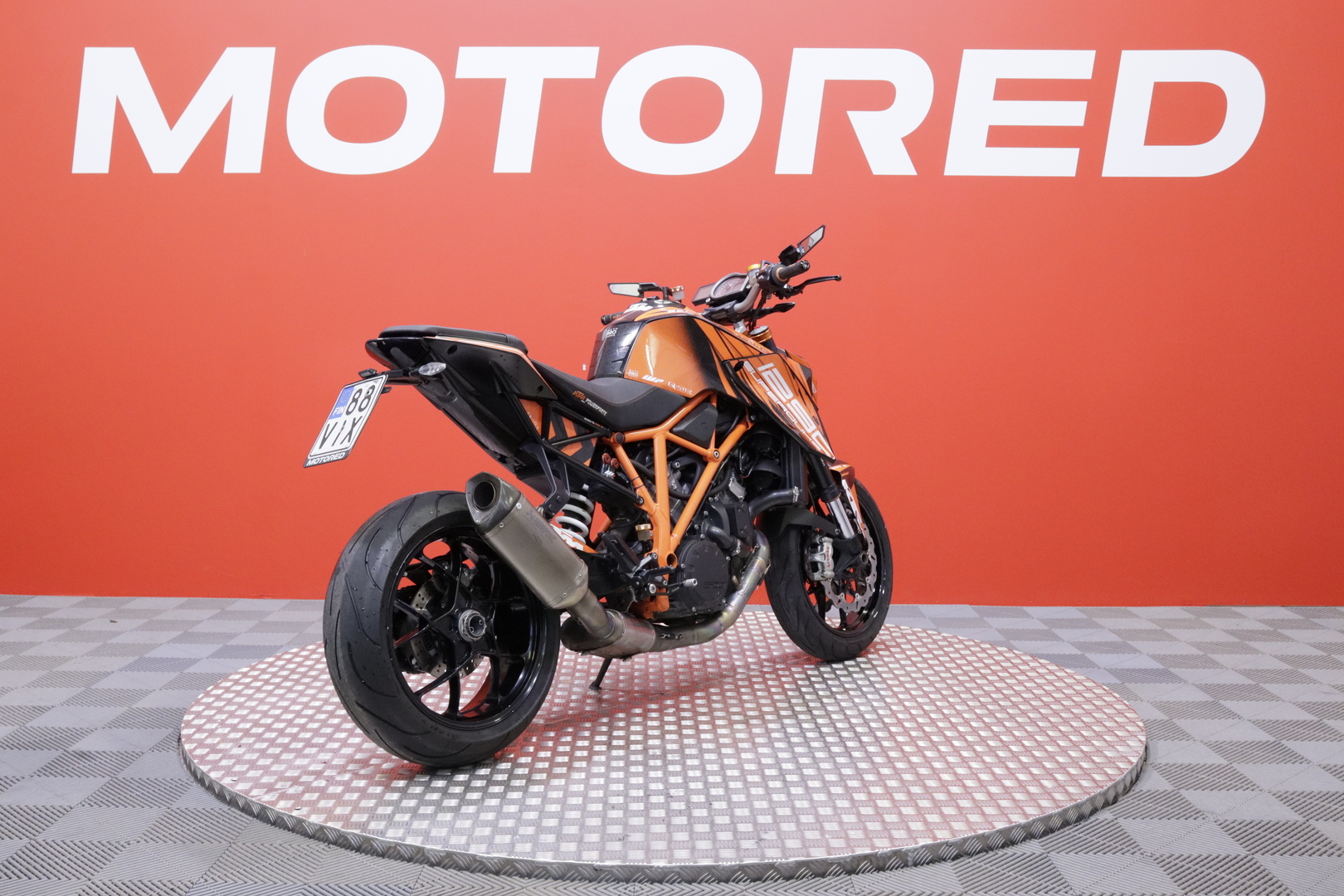 KTM - 1290 - Super Duke R // Huoltokirja / Akrapovic / MTC / Ajomodet // - Moottoripyörä