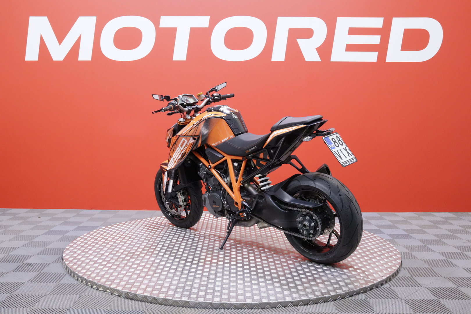 KTM - 1290 - Super Duke R // Huoltokirja / Akrapovic / MTC / Ajomodet // - Moottoripyörä