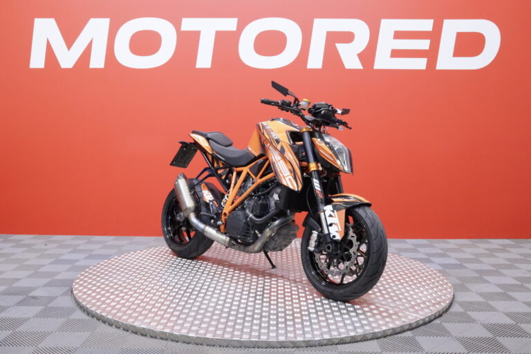 KTM - 1290 - Super Duke R // Huoltokirja / Akrapovic / MTC / Ajomodet // - Moottoripyörä
