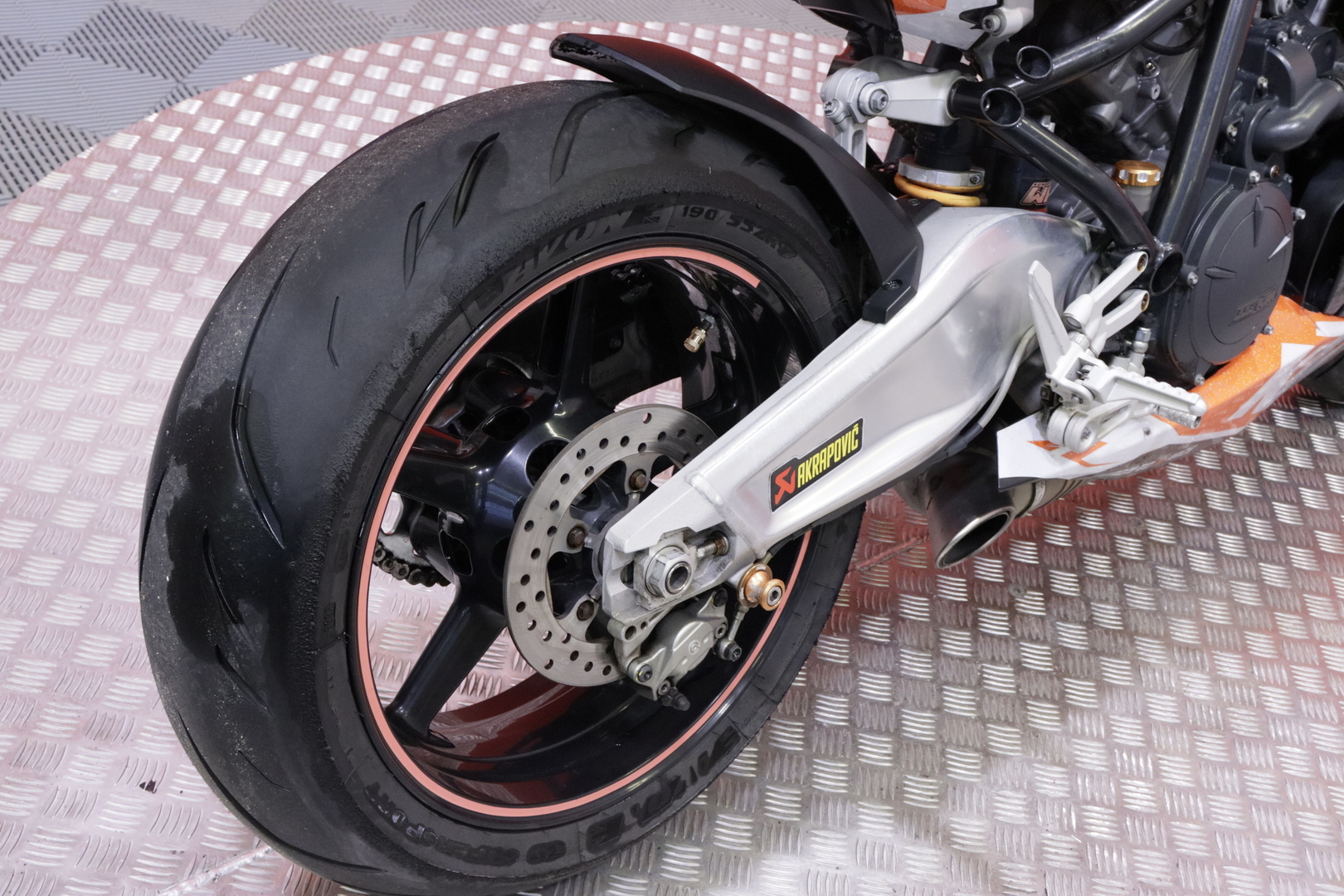 KTM - RC - 8 // Suomipyörä / Akrapovic / Säädettävät kahvat // - Moottoripyörä
