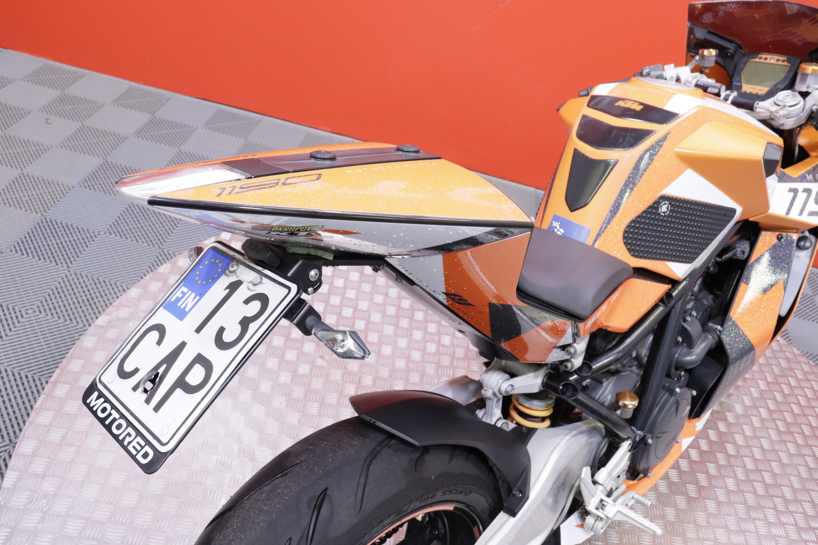 KTM - RC - 8 // Suomipyörä / Akrapovic / Säädettävät kahvat // - Moottoripyörä