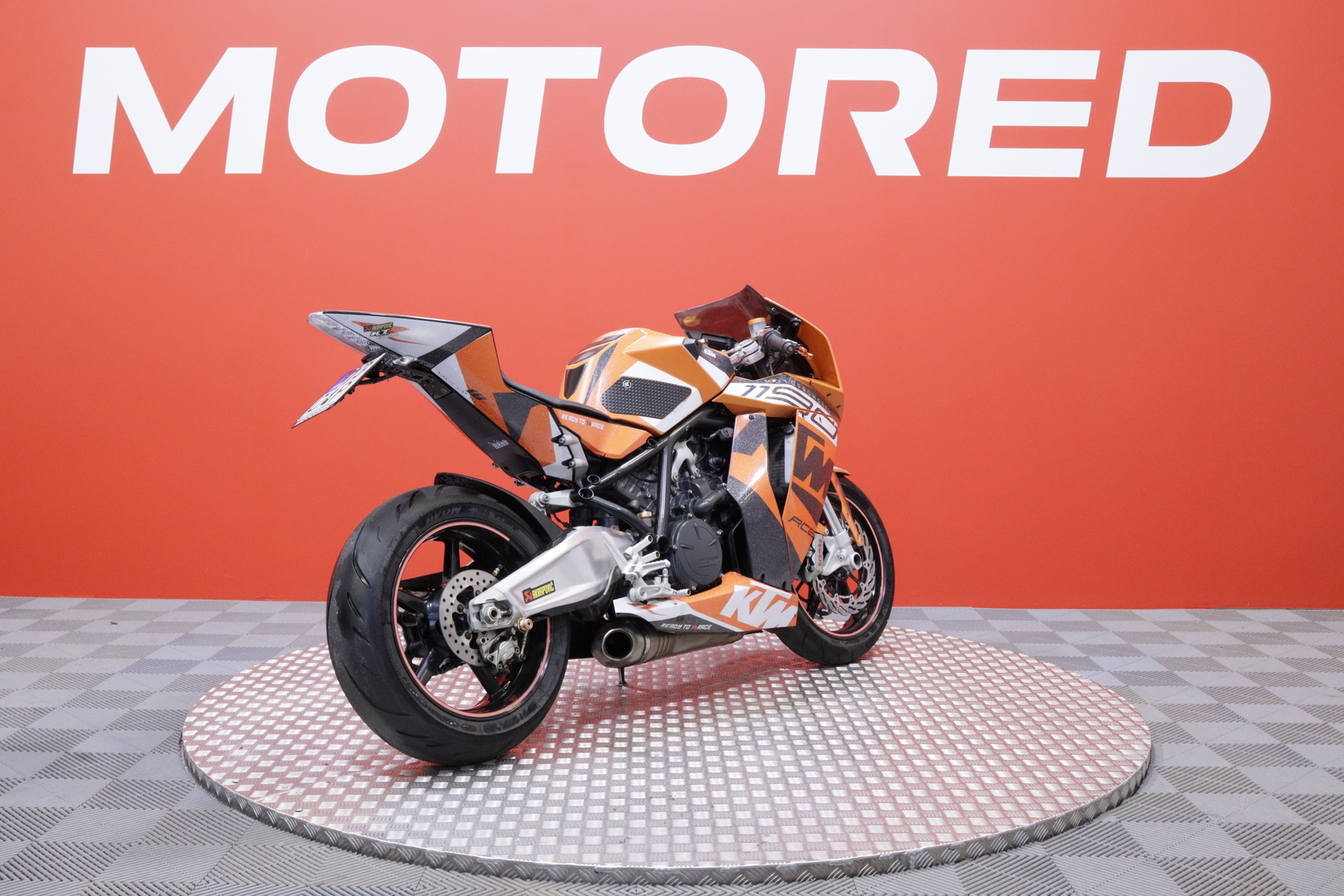 KTM - RC - 8 // Suomipyörä / Akrapovic / Säädettävät kahvat // - Moottoripyörä