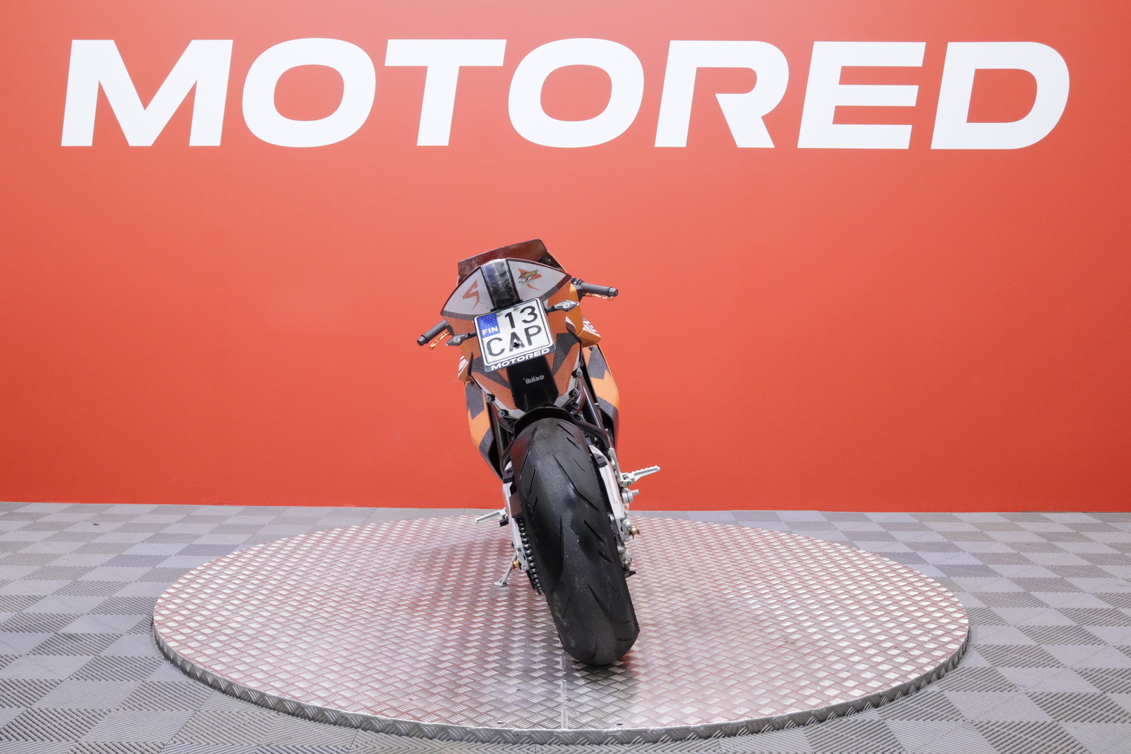 KTM - RC - 8 // Suomipyörä / Akrapovic / Säädettävät kahvat // - Moottoripyörä