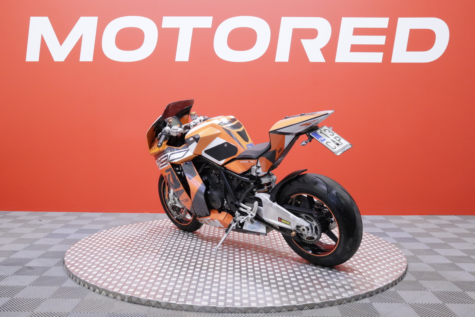 KTM - RC - 8 // Suomipyörä / Akrapovic / Säädettävät kahvat // - Moottoripyörä