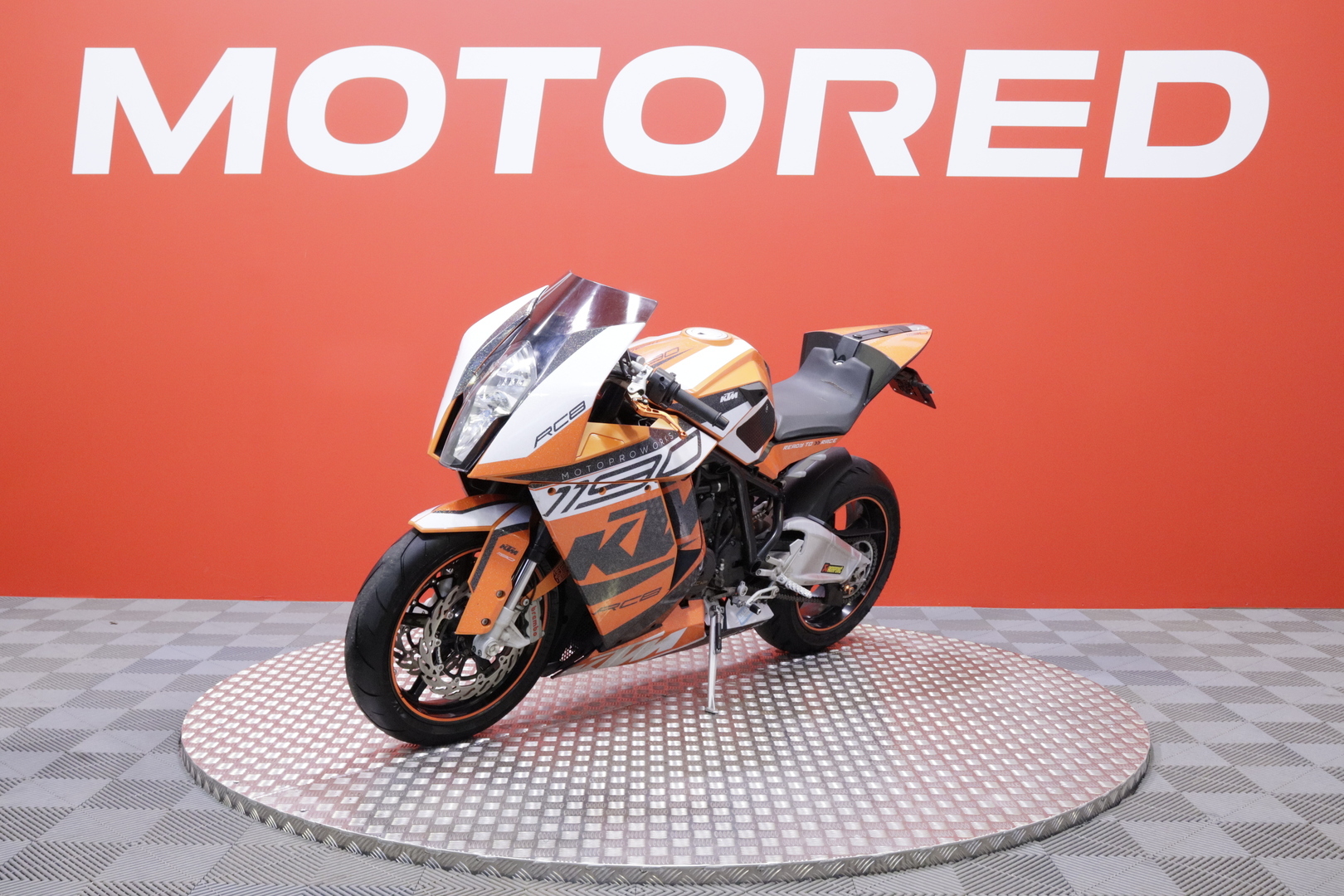 KTM - RC - 8 // Suomipyörä / Akrapovic / Säädettävät kahvat // - Moottoripyörä